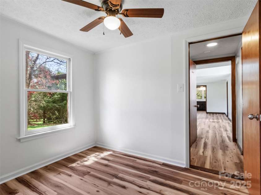 111 Boone Street, Burnsville, NC 28714.  MLS# CAR4243726, YatesRealty ID 5034. 