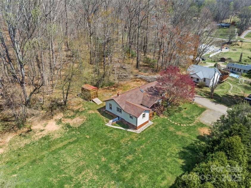 111 Boone Street, Burnsville, NC 28714.  MLS# CAR4243726, YatesRealty ID 5034. 