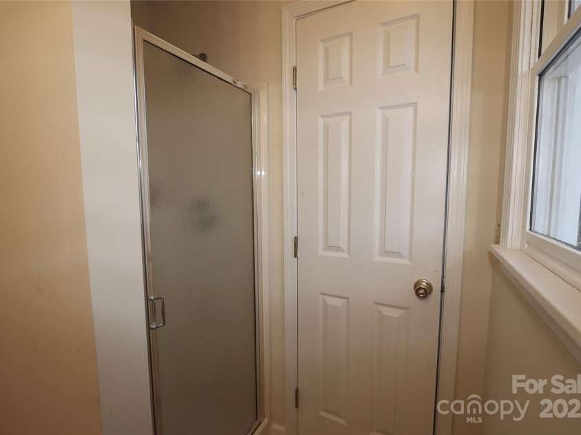 249 Cherry Hollow Road, Burnsville, NC 28714.  MLS# CAR4322750, YatesRealty ID 5034. Primary Bath.