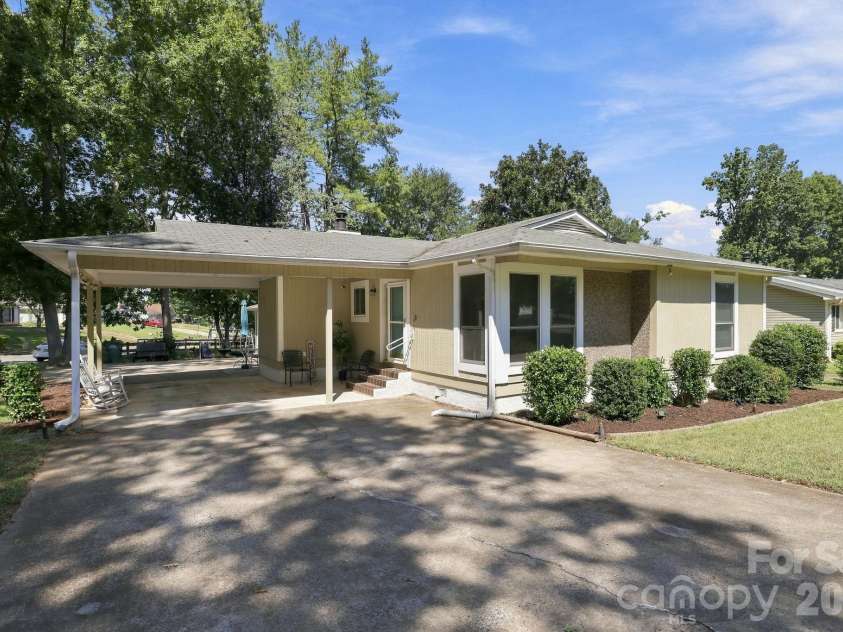 1619 Rhyne Carter Road, Gastonia, NC 28054.  MLS# CAR4422724, YatesRealty ID 50340. 