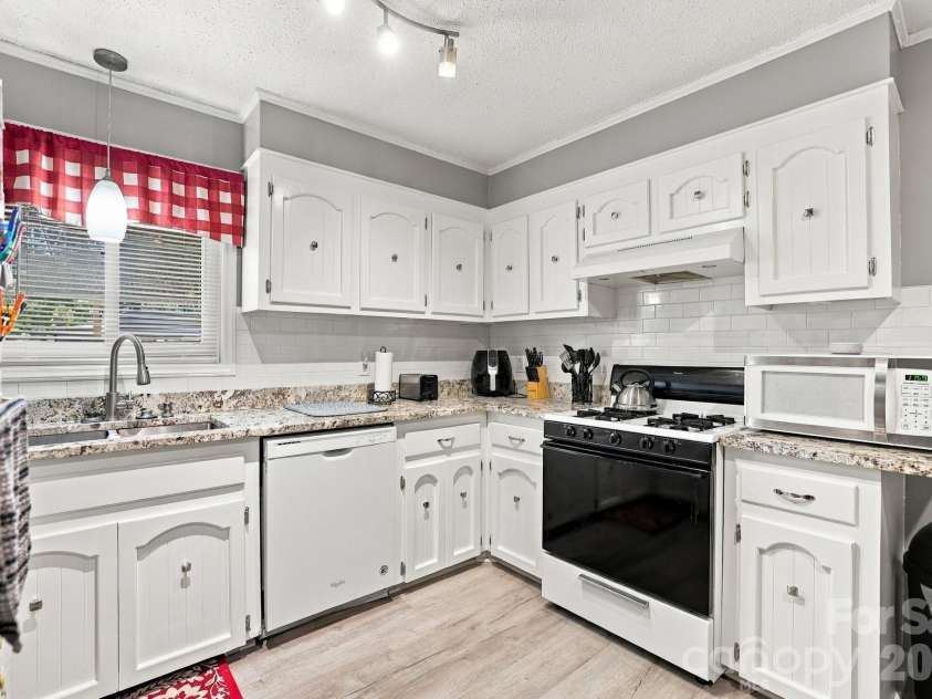 1619 Rhyne Carter Road, Gastonia, NC 28054.  MLS# CAR4422724, YatesRealty ID 50340. 