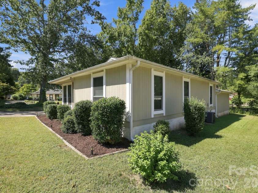 1619 Rhyne Carter Road, Gastonia, NC 28054.  MLS# CAR4422724, YatesRealty ID 50340. 
