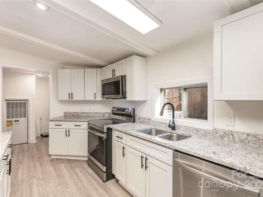 130 Old Lowesville Road, Stanley, NC 28164.  MLS# CAR4198589, YatesRealty ID 50343. Kitchen