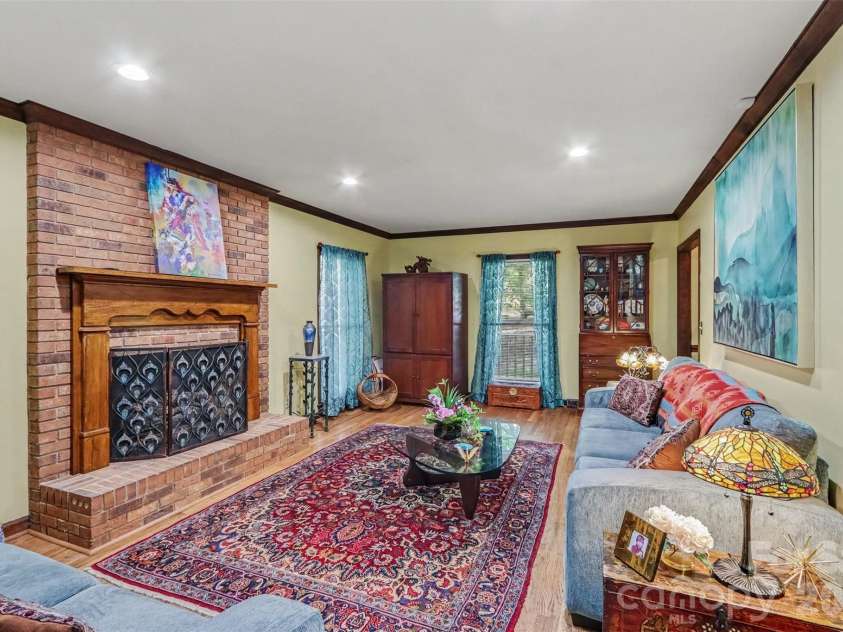 7030 Pleasant Drive, Charlotte, NC 28211.  MLS# CAR4419527, YatesRealty ID 50343. 