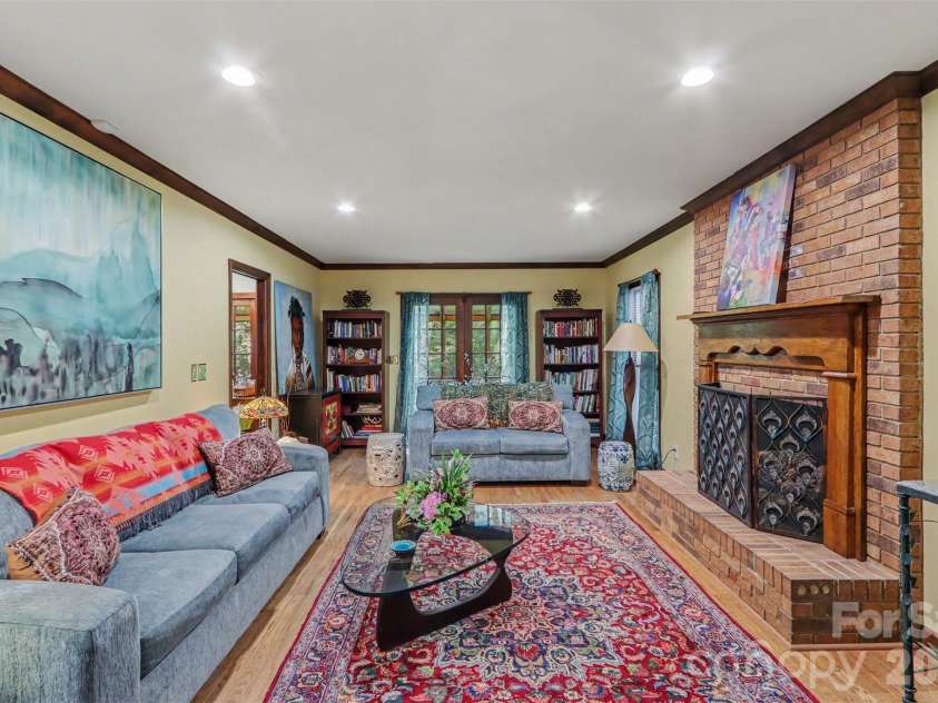 7030 Pleasant Drive, Charlotte, NC 28211.  MLS# CAR4419527, YatesRealty ID 50343. 