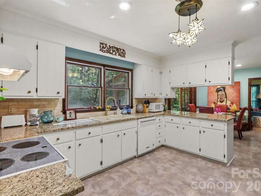 7030 Pleasant Drive, Charlotte, NC 28211.  MLS# CAR4419527, YatesRealty ID 50343. 