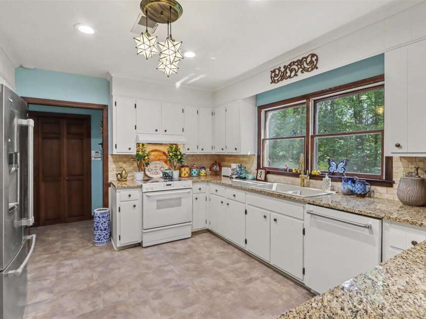 7030 Pleasant Drive, Charlotte, NC 28211.  MLS# CAR4419527, YatesRealty ID 50343. 