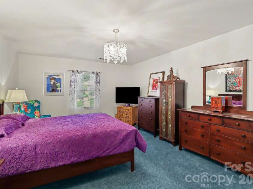 7030 Pleasant Drive, Charlotte, NC 28211.  MLS# CAR4419527, YatesRealty ID 50343. 