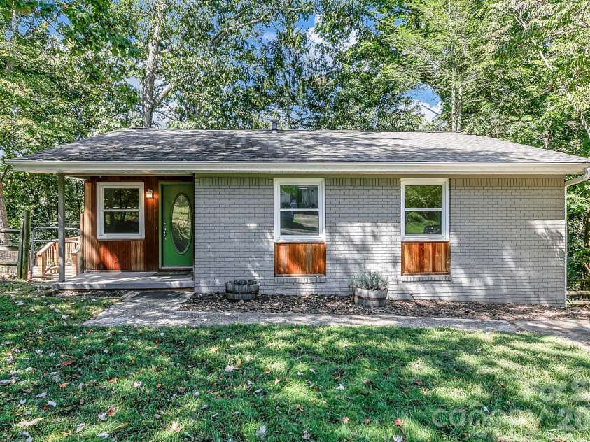 16 Merlin Way, Asheville, NC 28806.  MLS# CAR4421795, YatesRealty ID 50344. 