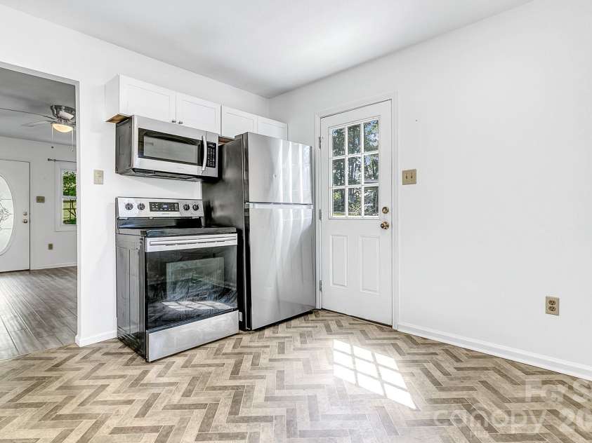 16 Merlin Way, Asheville, NC 28806.  MLS# CAR4421795, YatesRealty ID 50344. 