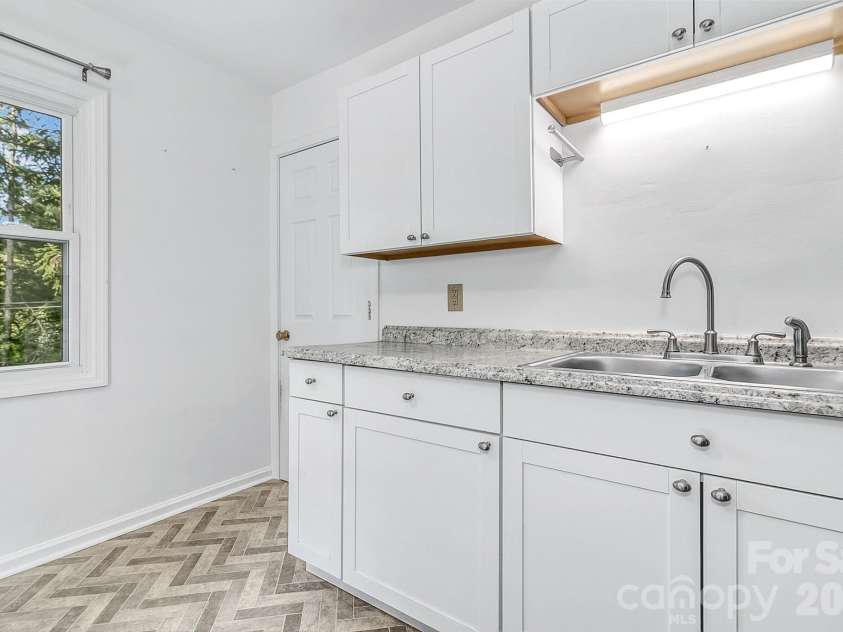 16 Merlin Way, Asheville, NC 28806.  MLS# CAR4421795, YatesRealty ID 50344. 