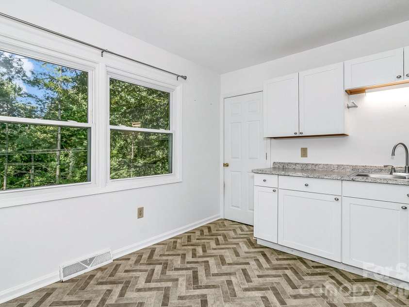 16 Merlin Way, Asheville, NC 28806.  MLS# CAR4421795, YatesRealty ID 50344. 
