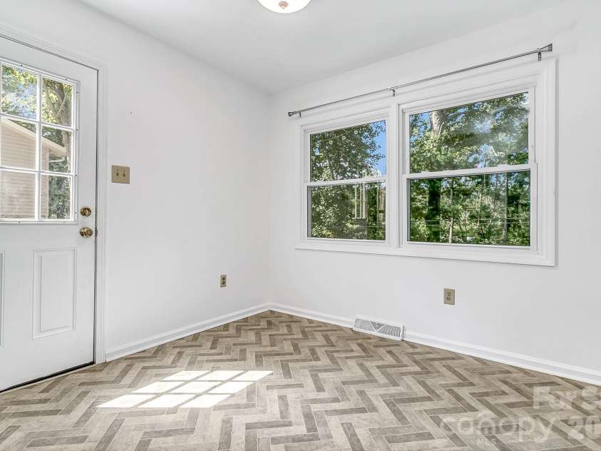 16 Merlin Way, Asheville, NC 28806.  MLS# CAR4421795, YatesRealty ID 50344. 