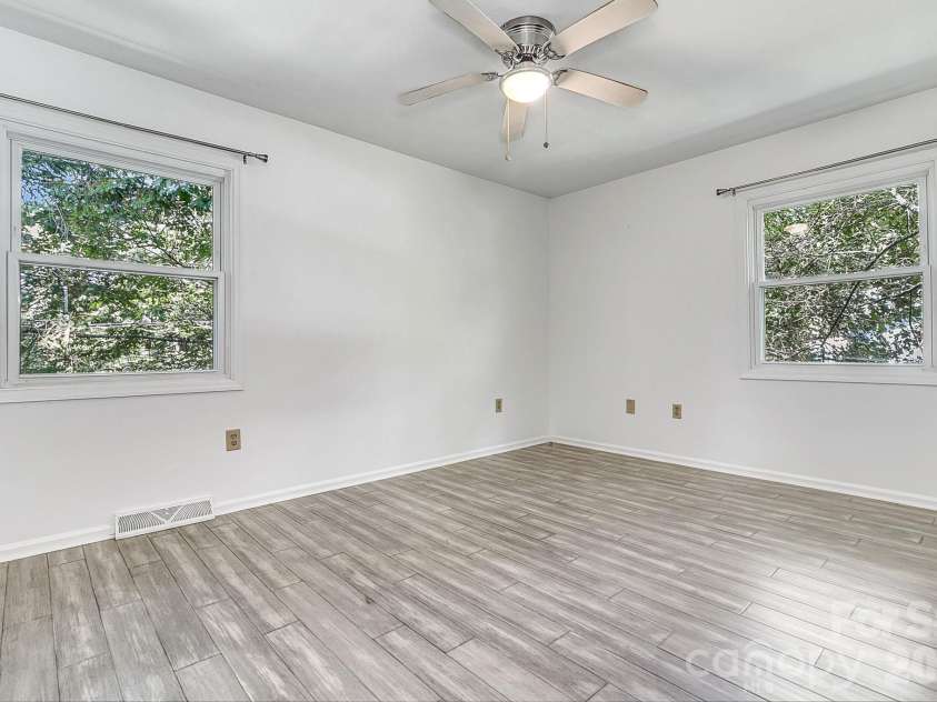 16 Merlin Way, Asheville, NC 28806.  MLS# CAR4421795, YatesRealty ID 50344. 