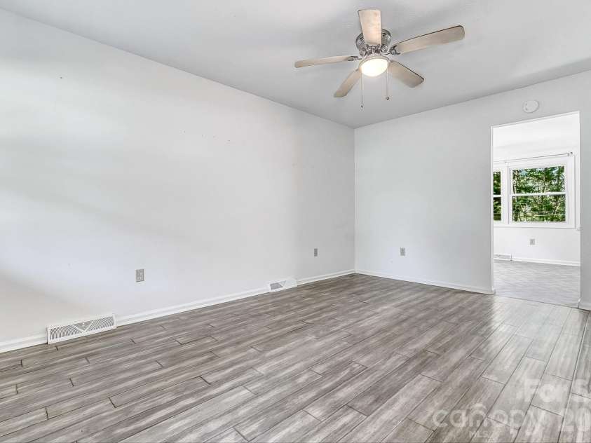 16 Merlin Way, Asheville, NC 28806.  MLS# CAR4421795, YatesRealty ID 50344. 