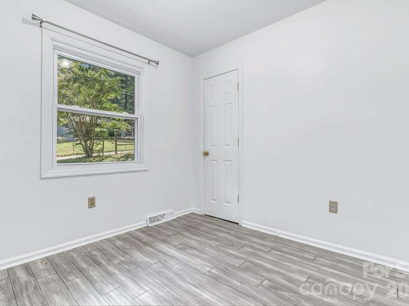 16 Merlin Way, Asheville, NC 28806.  MLS# CAR4421795, YatesRealty ID 50344. 