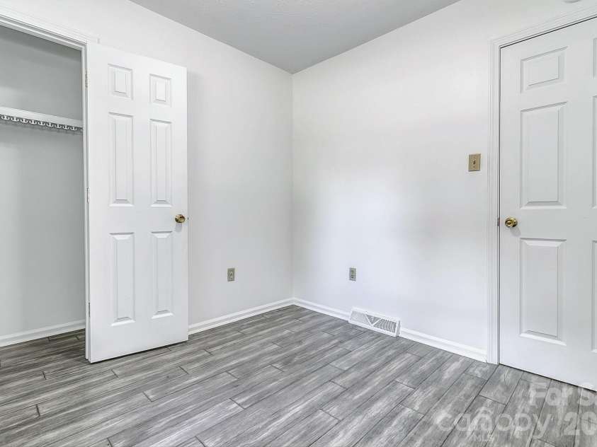16 Merlin Way, Asheville, NC 28806.  MLS# CAR4421795, YatesRealty ID 50344. 