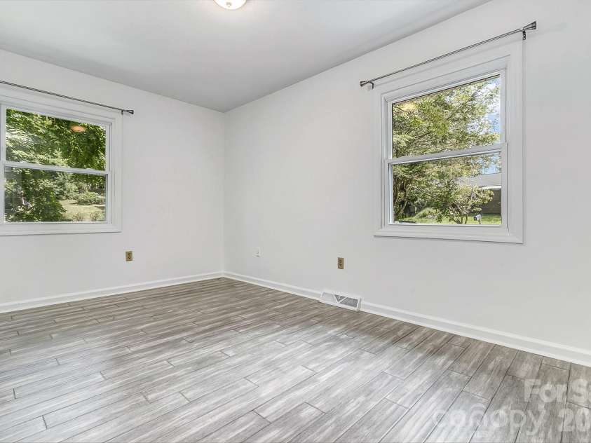 16 Merlin Way, Asheville, NC 28806.  MLS# CAR4421795, YatesRealty ID 50344. 