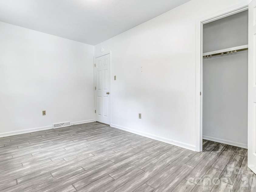 16 Merlin Way, Asheville, NC 28806.  MLS# CAR4421795, YatesRealty ID 50344. 