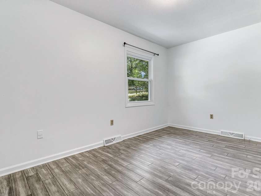 16 Merlin Way, Asheville, NC 28806.  MLS# CAR4421795, YatesRealty ID 50344. 