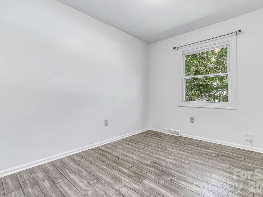 16 Merlin Way, Asheville, NC 28806.  MLS# CAR4421795, YatesRealty ID 50344. 