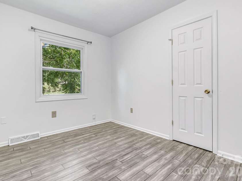 16 Merlin Way, Asheville, NC 28806.  MLS# CAR4421795, YatesRealty ID 50344. 