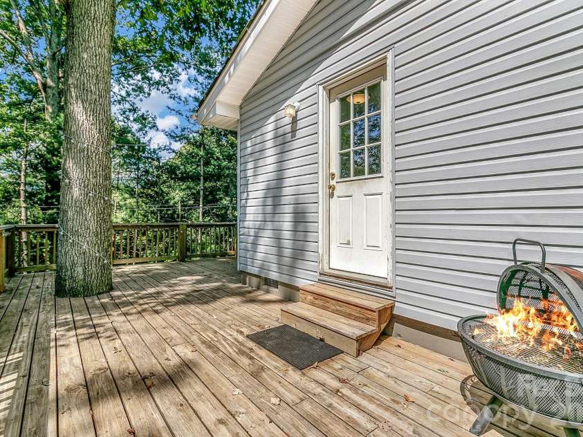 16 Merlin Way, Asheville, NC 28806.  MLS# CAR4421795, YatesRealty ID 50344. 