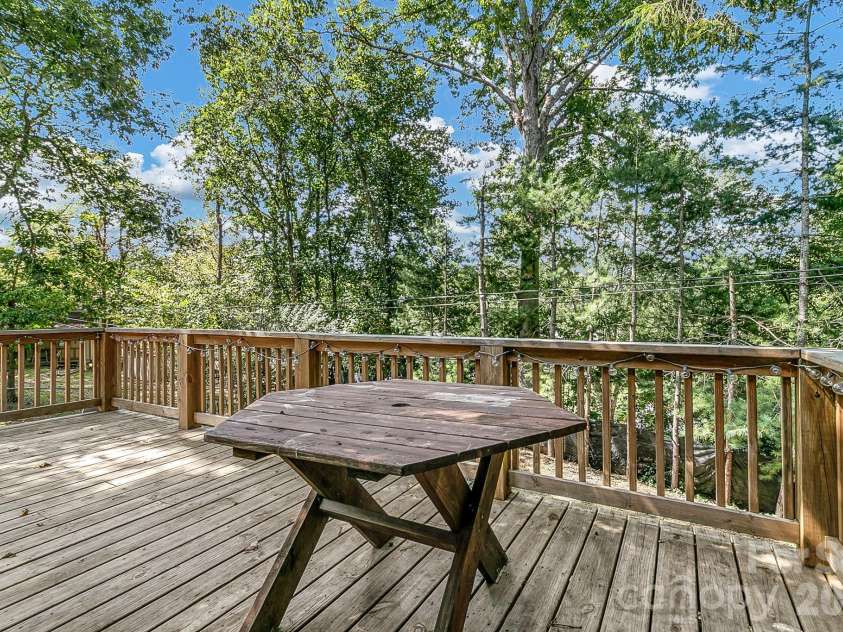 16 Merlin Way, Asheville, NC 28806.  MLS# CAR4421795, YatesRealty ID 50344. 