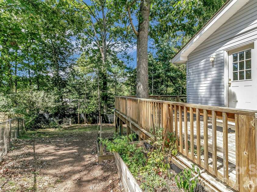 16 Merlin Way, Asheville, NC 28806.  MLS# CAR4421795, YatesRealty ID 50344. 