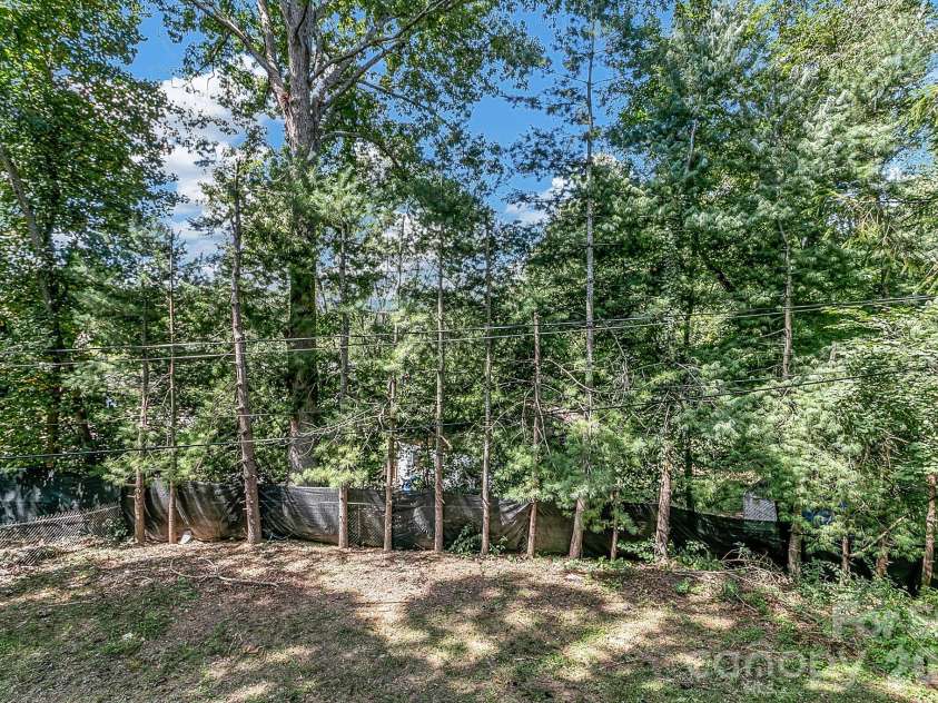 16 Merlin Way, Asheville, NC 28806.  MLS# CAR4421795, YatesRealty ID 50344. 