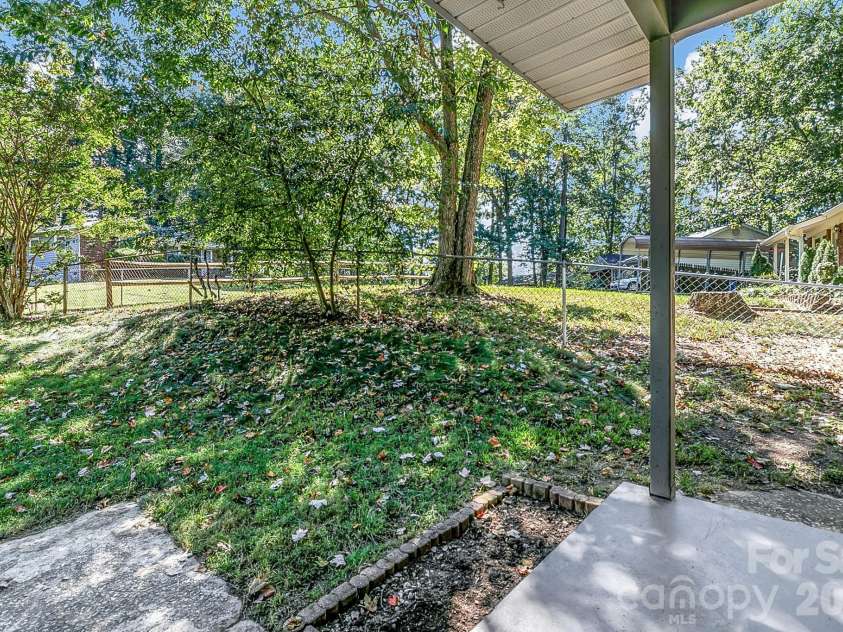 16 Merlin Way, Asheville, NC 28806.  MLS# CAR4421795, YatesRealty ID 50344. 