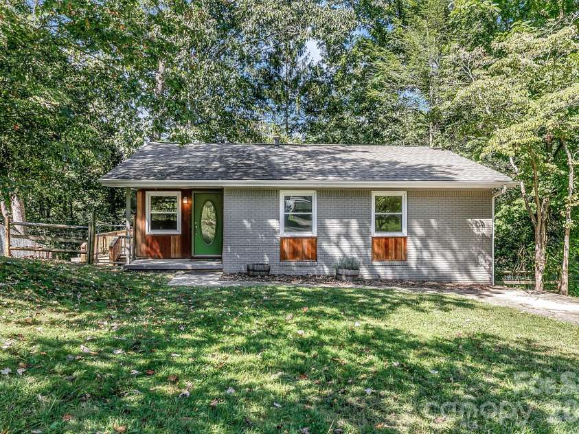16 Merlin Way, Asheville, NC 28806.  MLS# CAR4421795, YatesRealty ID 50344. 