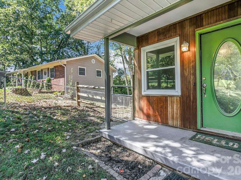 16 Merlin Way, Asheville, NC 28806.  MLS# CAR4421795, YatesRealty ID 50344. 