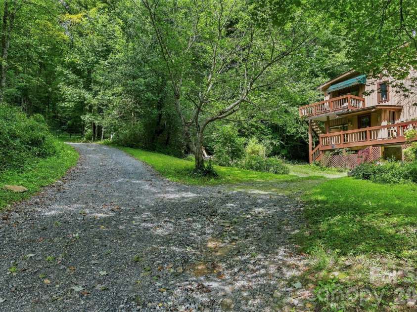 118 Marys Way, Marshall, NC 28753.  MLS# CAR4420923, YatesRealty ID 50345. 