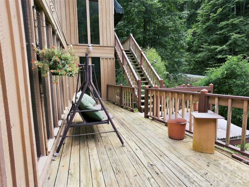 118 Marys Way, Marshall, NC 28753.  MLS# CAR4420923, YatesRealty ID 50345. 