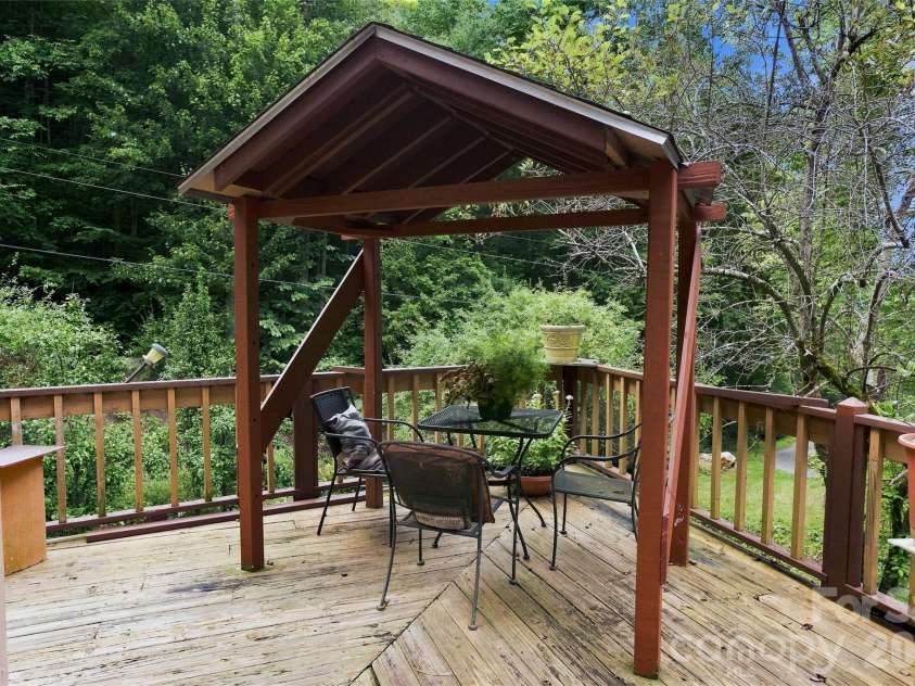 118 Marys Way, Marshall, NC 28753.  MLS# CAR4420923, YatesRealty ID 50345. 