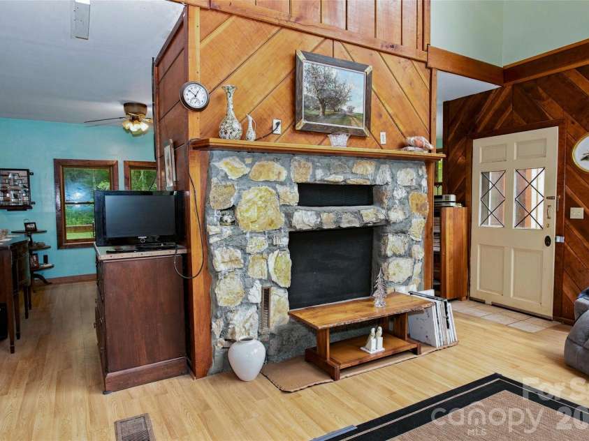 118 Marys Way, Marshall, NC 28753.  MLS# CAR4420923, YatesRealty ID 50345. 