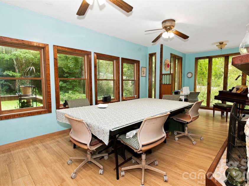 118 Marys Way, Marshall, NC 28753.  MLS# CAR4420923, YatesRealty ID 50345. 