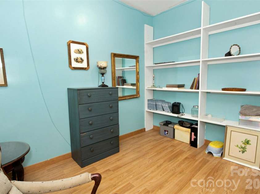 118 Marys Way, Marshall, NC 28753.  MLS# CAR4420923, YatesRealty ID 50345. 