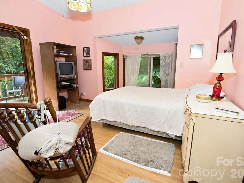 118 Marys Way, Marshall, NC 28753.  MLS# CAR4420923, YatesRealty ID 50345. 