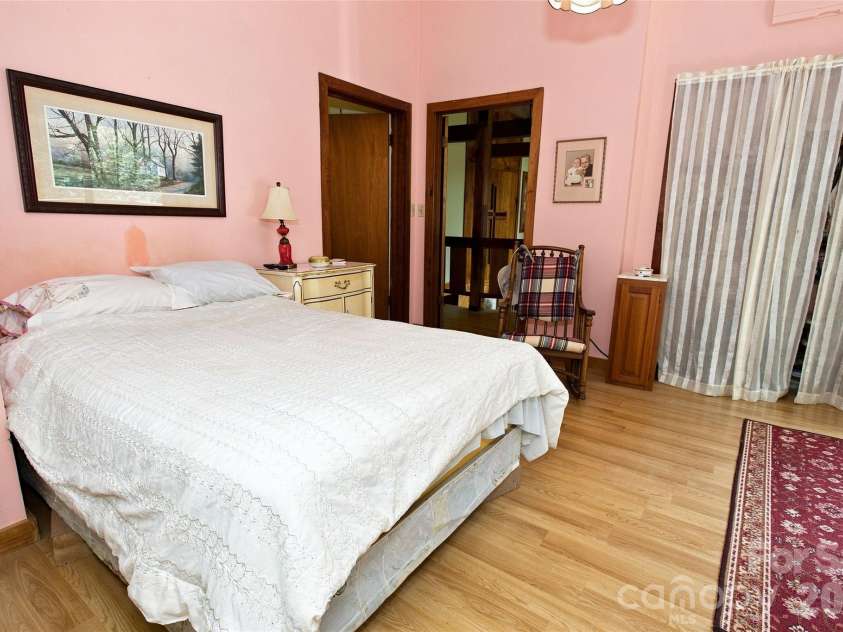 118 Marys Way, Marshall, NC 28753.  MLS# CAR4420923, YatesRealty ID 50345. 