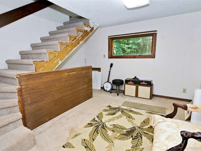 118 Marys Way, Marshall, NC 28753.  MLS# CAR4420923, YatesRealty ID 50345. 