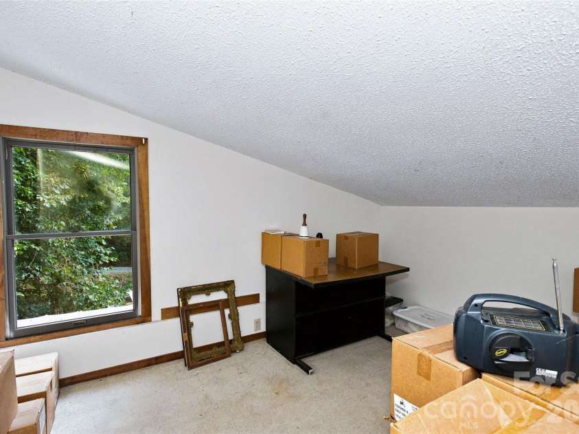 118 Marys Way, Marshall, NC 28753.  MLS# CAR4420923, YatesRealty ID 50345. 