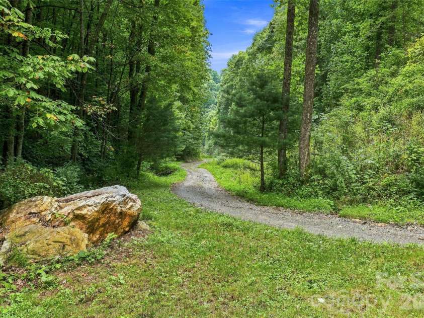 118 Marys Way, Marshall, NC 28753.  MLS# CAR4420923, YatesRealty ID 50345. 