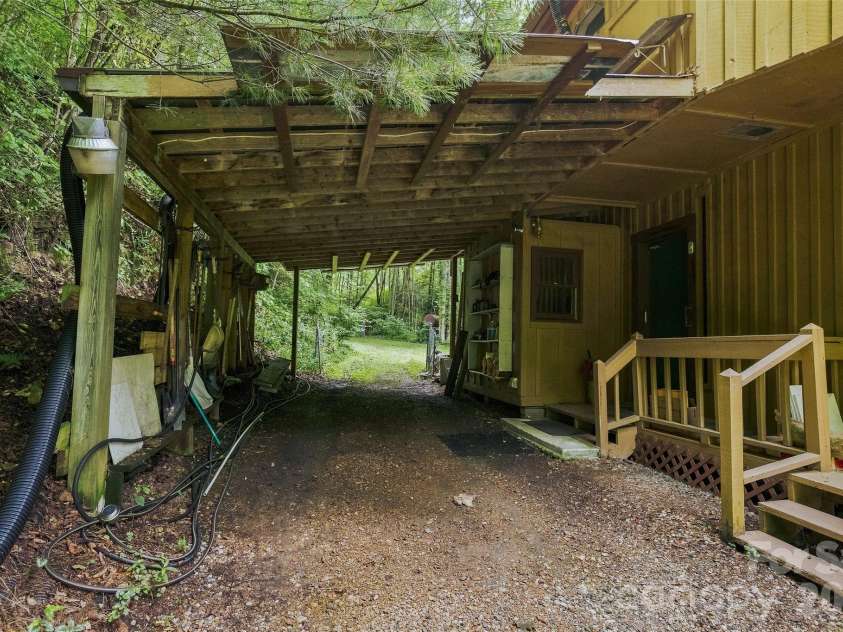 118 Marys Way, Marshall, NC 28753.  MLS# CAR4420923, YatesRealty ID 50345. 