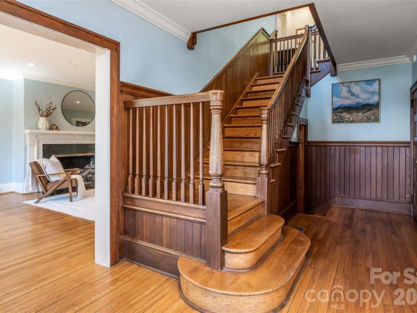 35 Elias Place, Asheville, NC 28804.  MLS# CAR4423637, YatesRealty ID 50347. 