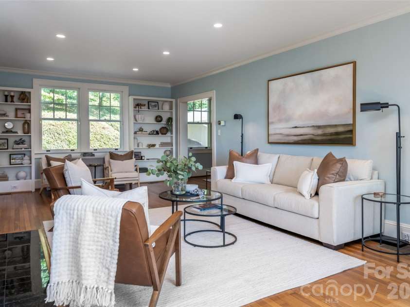 35 Elias Place, Asheville, NC 28804.  MLS# CAR4423637, YatesRealty ID 50347. 