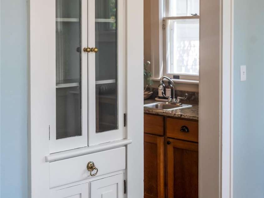35 Elias Place, Asheville, NC 28804.  MLS# CAR4423637, YatesRealty ID 50347. 