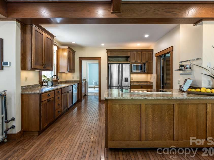 35 Elias Place, Asheville, NC 28804.  MLS# CAR4423637, YatesRealty ID 50347. 
