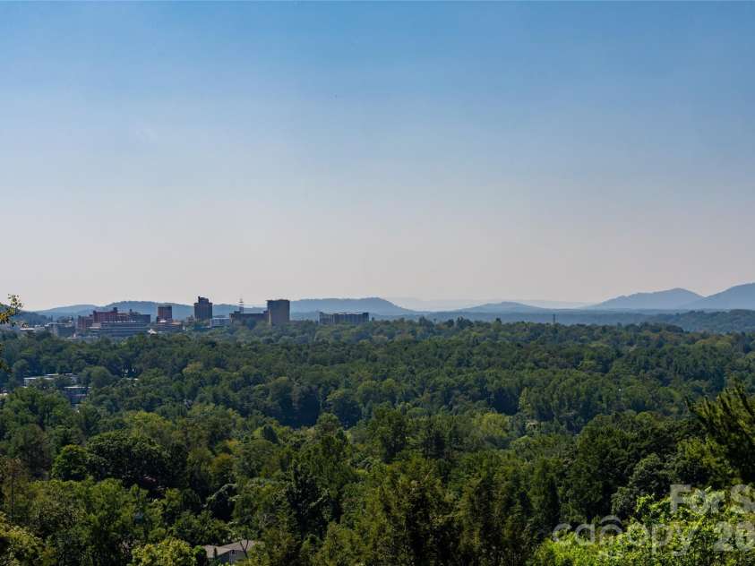 35 Elias Place, Asheville, NC 28804.  MLS# CAR4423637, YatesRealty ID 50347. 
